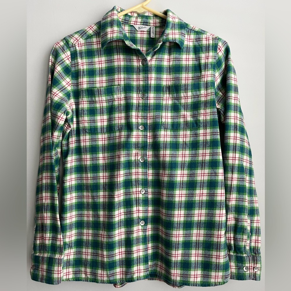 Women’s Woolrich women’s plaid button down shirt with 2 pockets